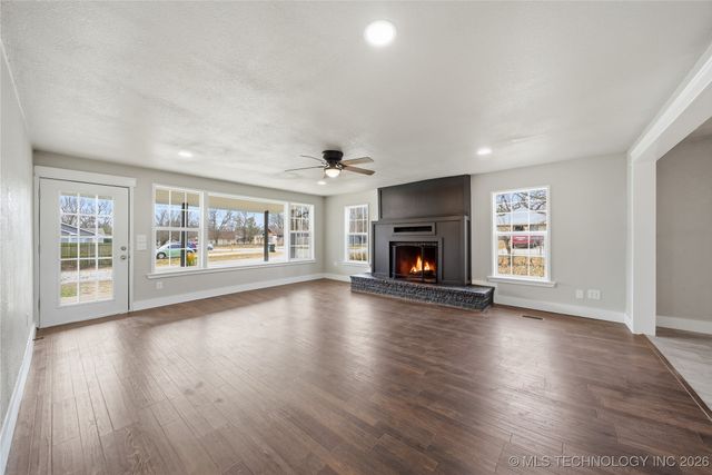 809 N 9th Street, Collinsville, OK 74021