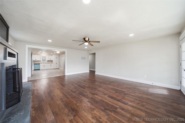 809 N 9th Street, Collinsville, OK 74021