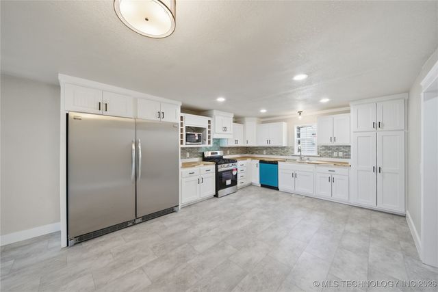 809 N 9th Street, Collinsville, OK 74021