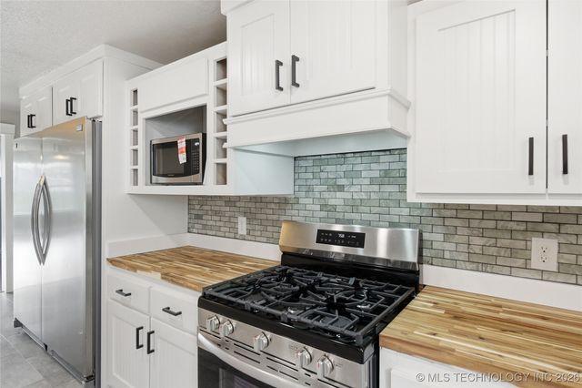 809 N 9th Street, Collinsville, OK 74021