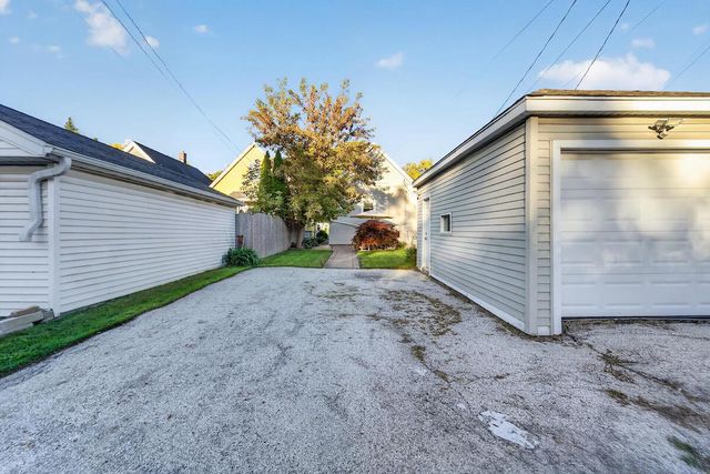 2624 S 3rd STREET, Milwaukee, WI 53207