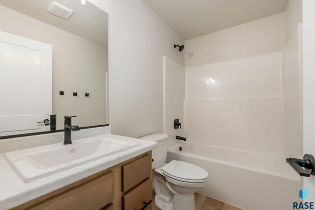 905 N Independent St Street, Lennox, SD 57039