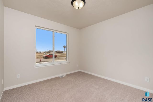 905 N Independent St Street, Lennox, SD 57039