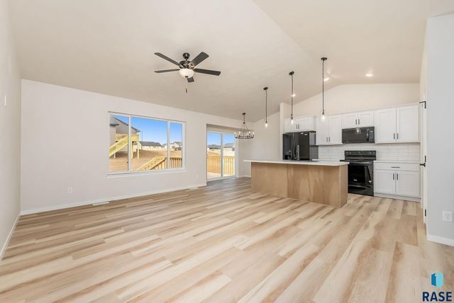 905 N Independent St Street, Lennox, SD 57039