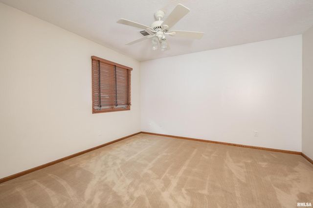 4554 BUNKER HILL Drive, Bettendorf, IA 52722