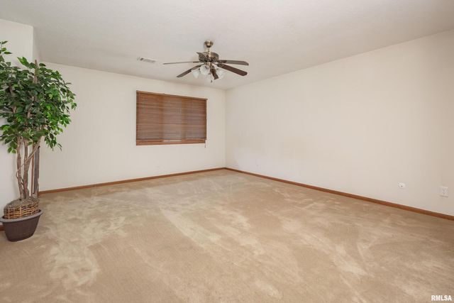 4554 BUNKER HILL Drive, Bettendorf, IA 52722