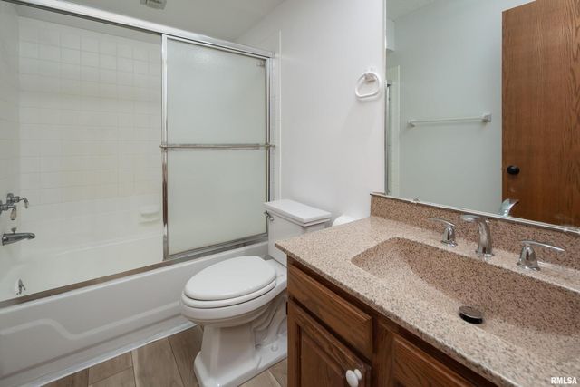 4554 BUNKER HILL Drive, Bettendorf, IA 52722