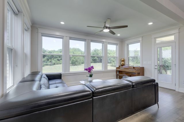 5043 High Park Hill Dr, Arrington, TN 37014