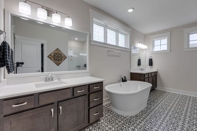 5043 High Park Hill Dr, Arrington, TN 37014