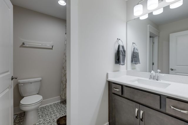 5043 High Park Hill Dr, Arrington, TN 37014