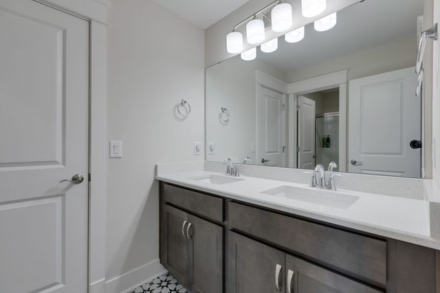 5043 High Park Hill Dr, Arrington, TN 37014