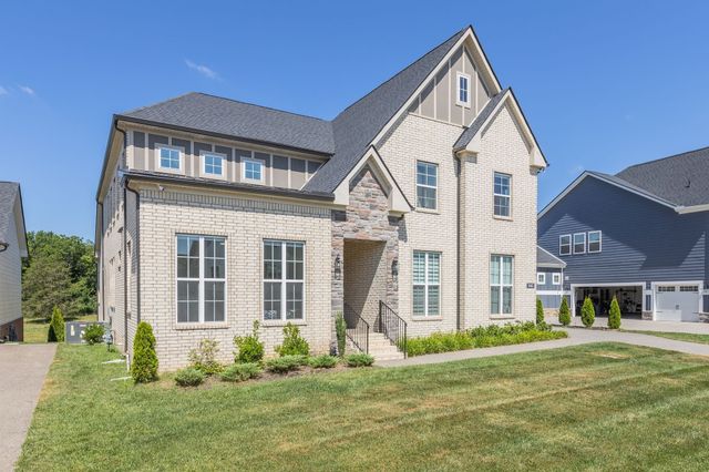 5043 High Park Hill Dr, Arrington, TN 37014