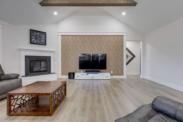 5043 High Park Hill Dr, Arrington, TN 37014