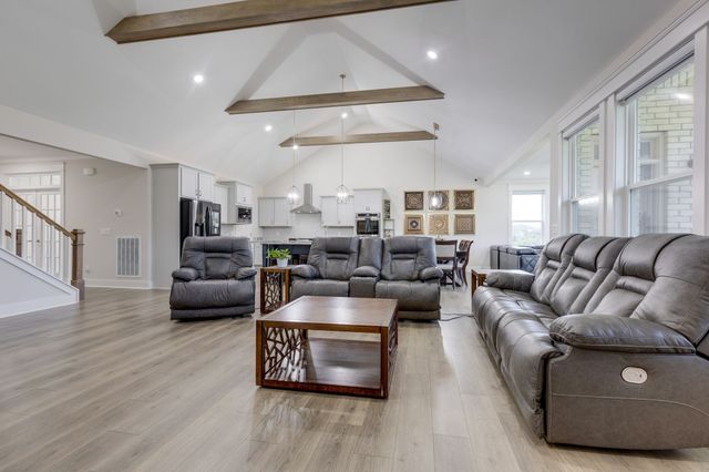 5043 High Park Hill Dr, Arrington, TN 37014