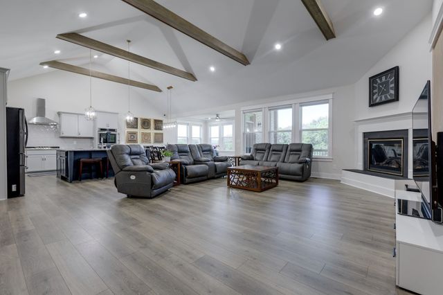 5043 High Park Hill Dr, Arrington, TN 37014