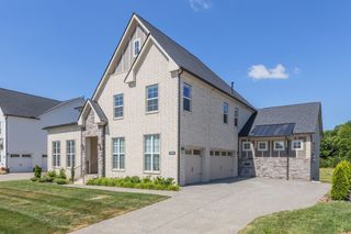 5043 High Park Hill Dr, Arrington, TN 37014