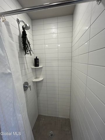 24 Minuteman Court, Halfmoon, NY 12065