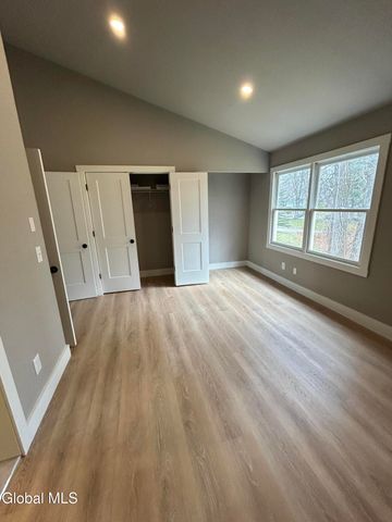 24 Minuteman Court, Halfmoon, NY 12065