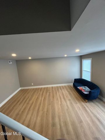 24 Minuteman Court, Halfmoon, NY 12065