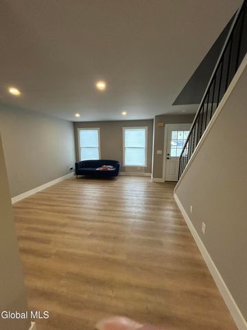 24 Minuteman Court, Halfmoon, NY 12065