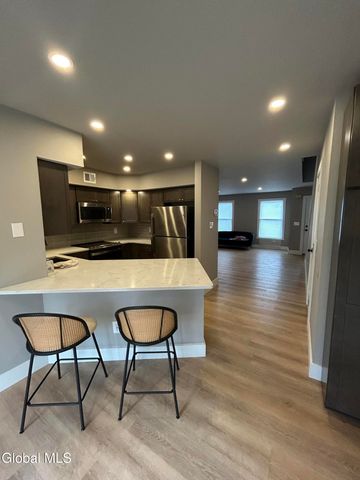 24 Minuteman Court, Halfmoon, NY 12065