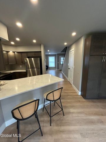 24 Minuteman Court, Halfmoon, NY 12065