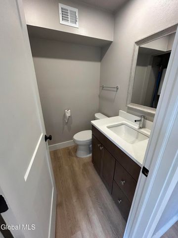 24 Minuteman Court, Halfmoon, NY 12065