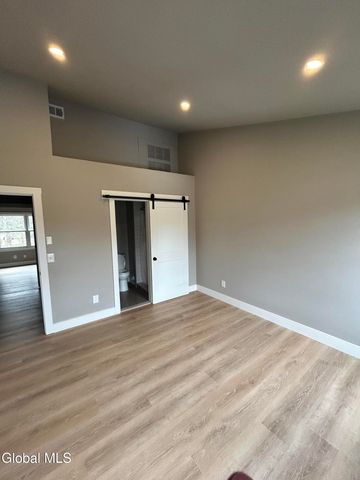 24 Minuteman Court, Halfmoon, NY 12065