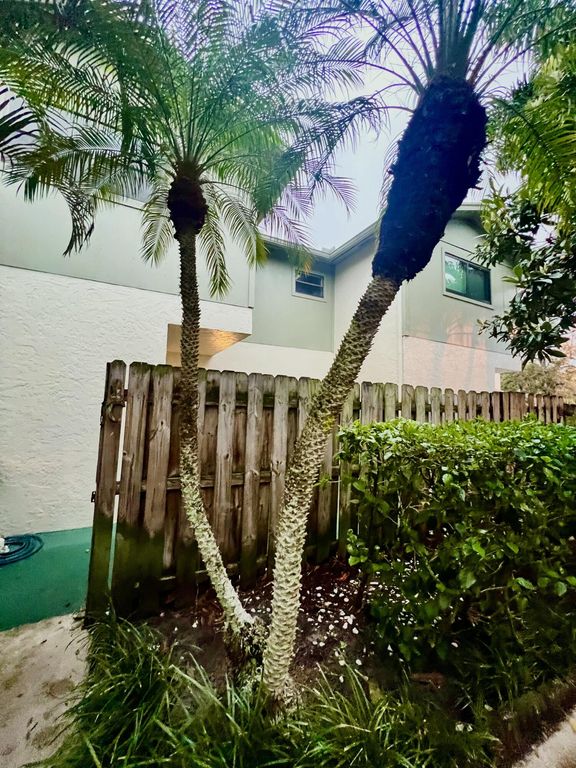 4320 Lilac Street 2c, Palm Beach Gardens, FL 33410