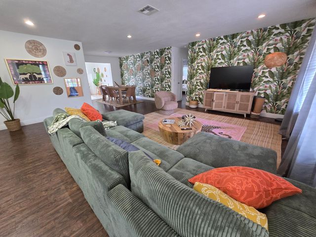 5700 NE 20th Avenue, Fort Lauderdale, FL 33308