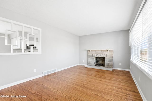 6210 Apex Dr, Louisville, KY 40219