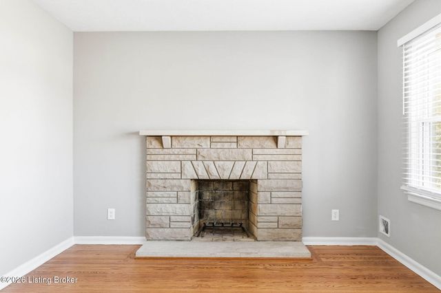 6210 Apex Dr, Louisville, KY 40219