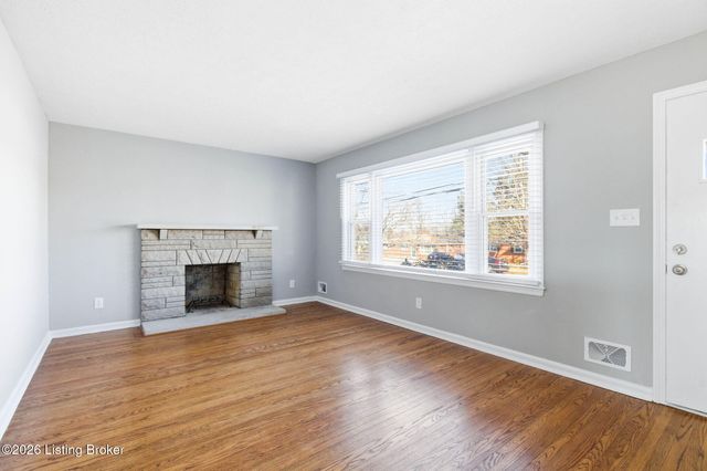 6210 Apex Dr, Louisville, KY 40219