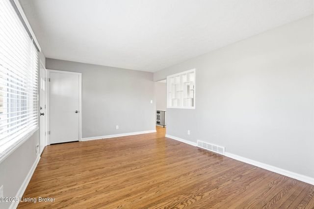 6210 Apex Dr, Louisville, KY 40219