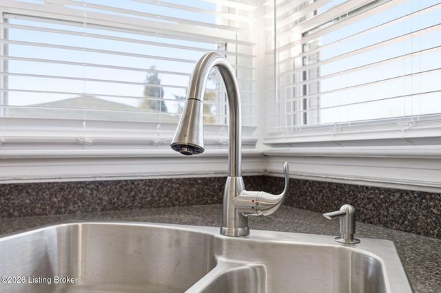 6210 Apex Dr, Louisville, KY 40219