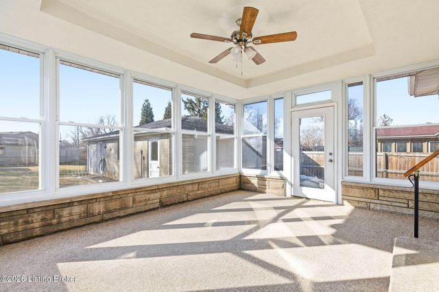 6210 Apex Dr, Louisville, KY 40219