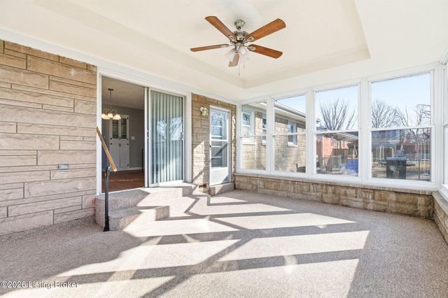 6210 Apex Dr, Louisville, KY 40219