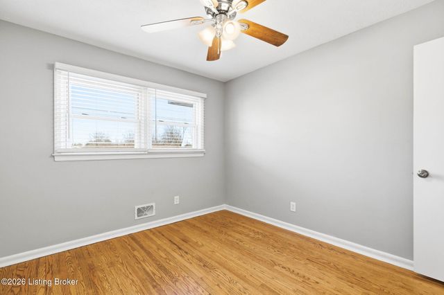 6210 Apex Dr, Louisville, KY 40219