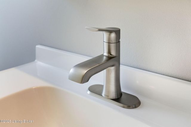 6210 Apex Dr, Louisville, KY 40219