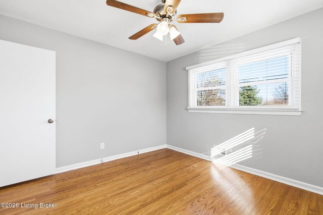 6210 Apex Dr, Louisville, KY 40219