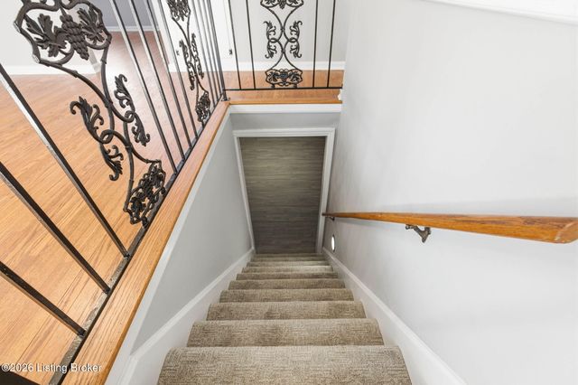 6210 Apex Dr, Louisville, KY 40219