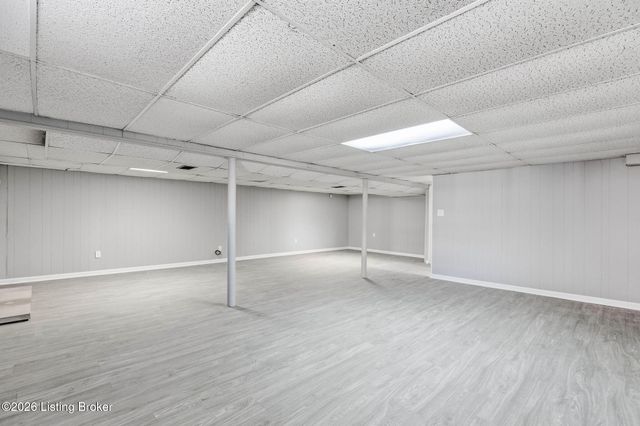 6210 Apex Dr, Louisville, KY 40219