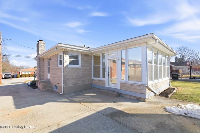 6210 Apex Dr, Louisville, KY 40219