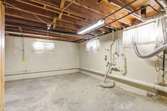 6210 Apex Dr, Louisville, KY 40219