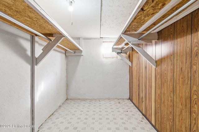 6210 Apex Dr, Louisville, KY 40219