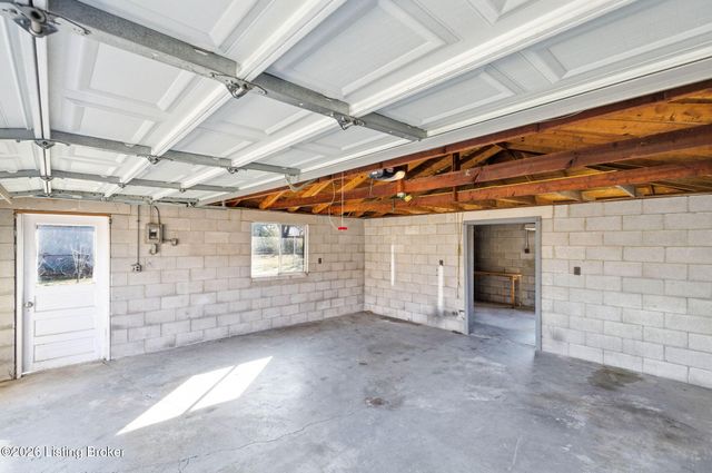 6210 Apex Dr, Louisville, KY 40219