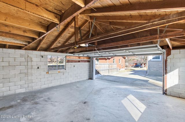 6210 Apex Dr, Louisville, KY 40219