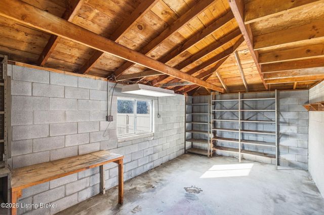 6210 Apex Dr, Louisville, KY 40219