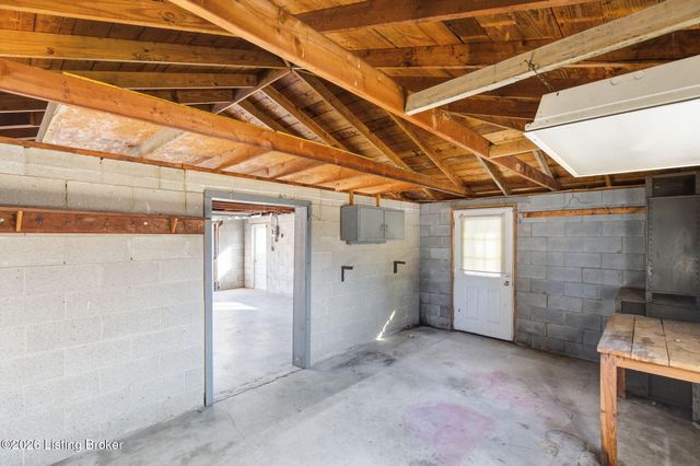 6210 Apex Dr, Louisville, KY 40219