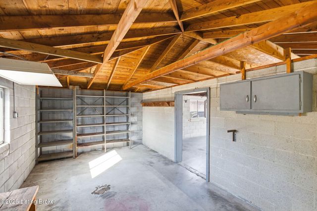 6210 Apex Dr, Louisville, KY 40219